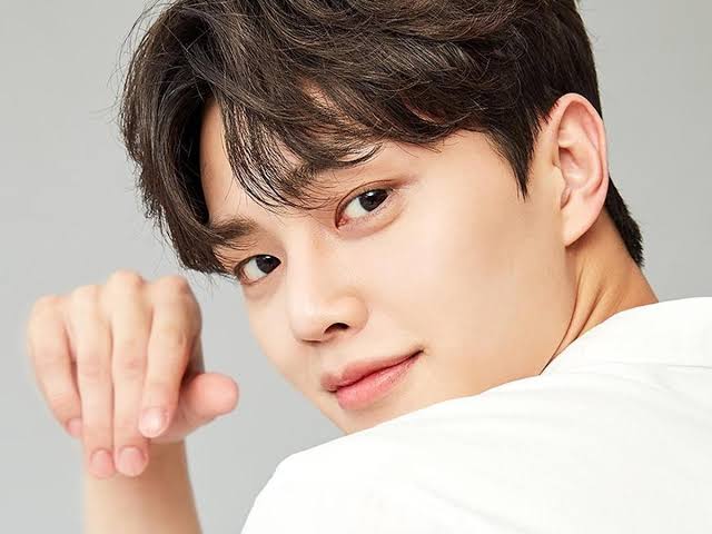 Fakta-Fakta Song Kang, Aktor Terpopuler Korea Tahun Ini 'Anaknya' Netflix